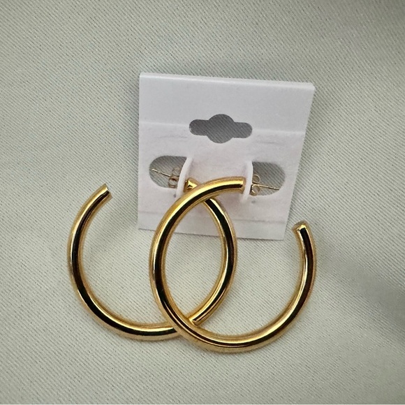 Gold hoop earrings - Picture 1 of 3